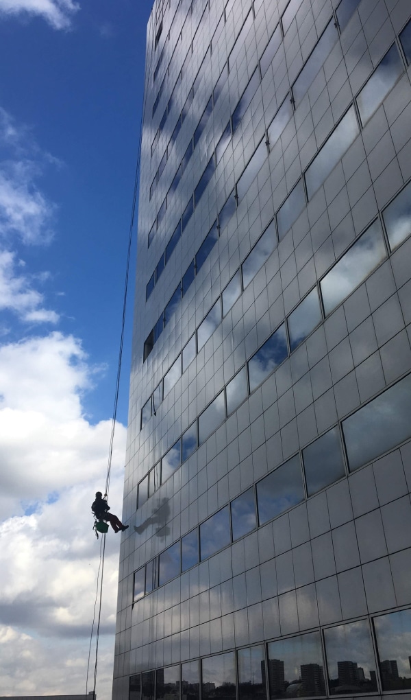 accro-services-accueil-specialites-nettoyage-scaled